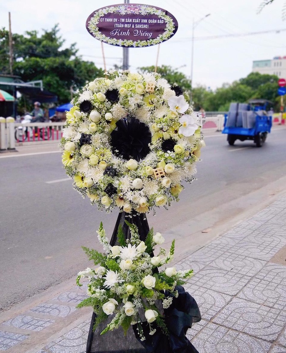 Kệ Hoa Chia Buồn 9